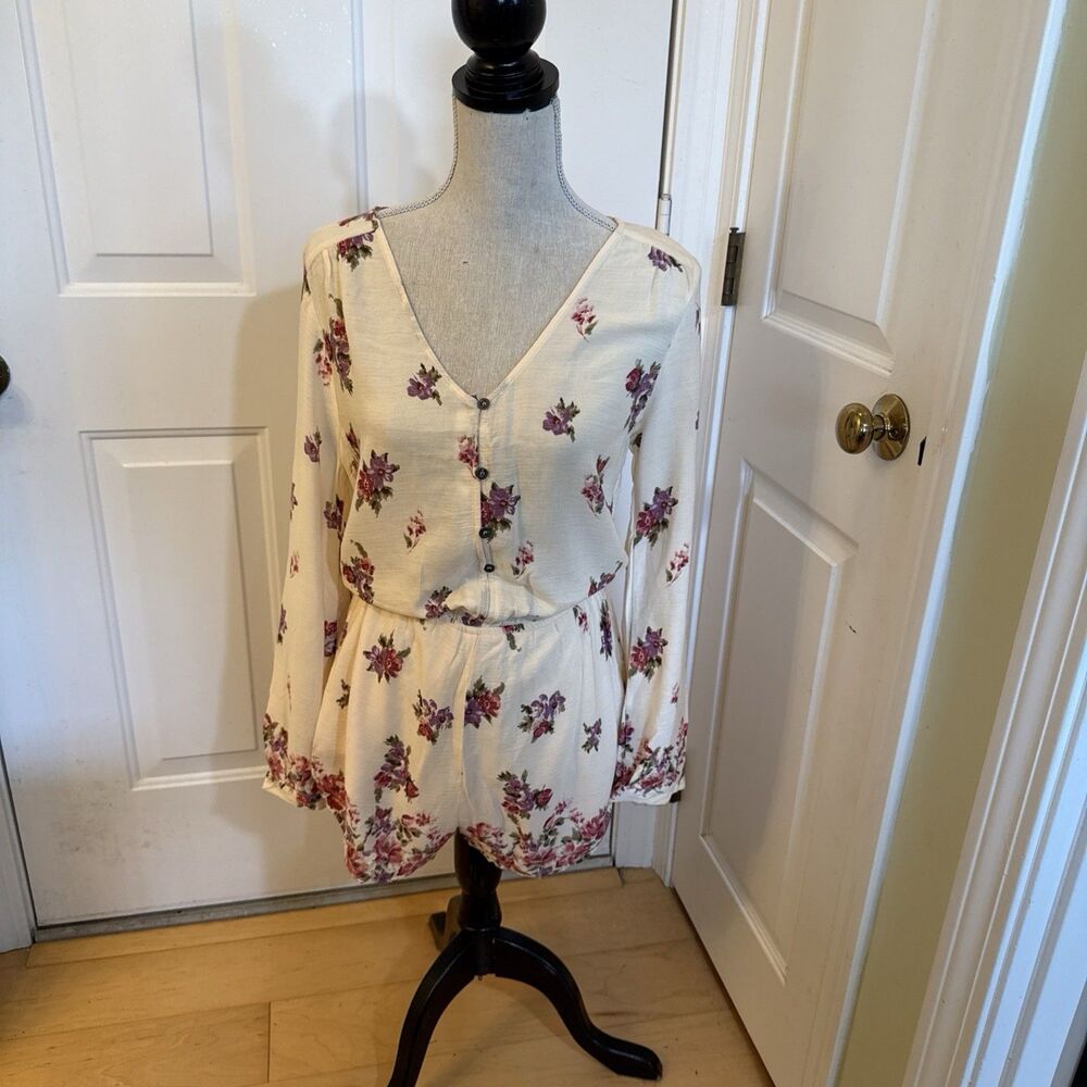 LONGSLEEVED FLORAL ROMPER Mimi Chica Ivory Floral Womens Romper Size M